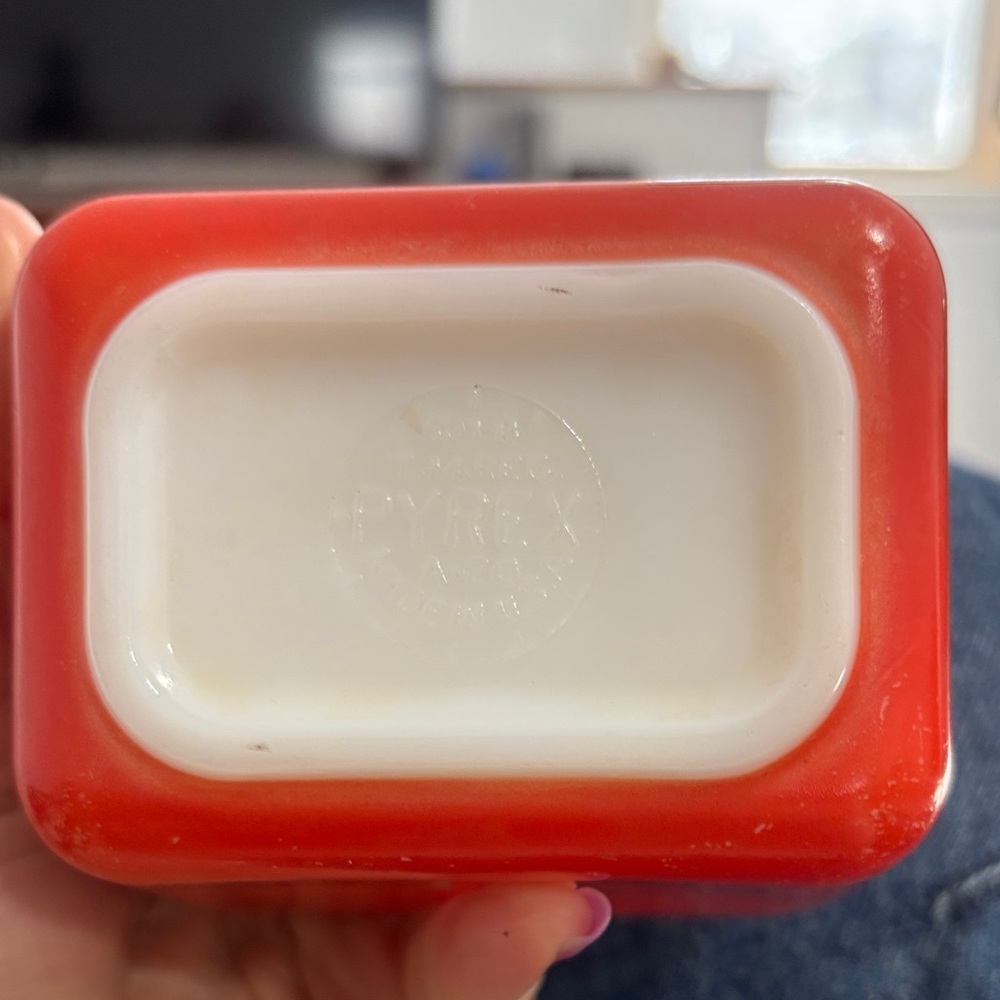 Pyrex butter dish - Picture 4 of 4